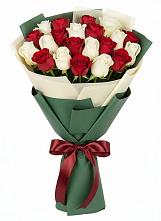Букет Микс из красных и белых роз в Мстёре