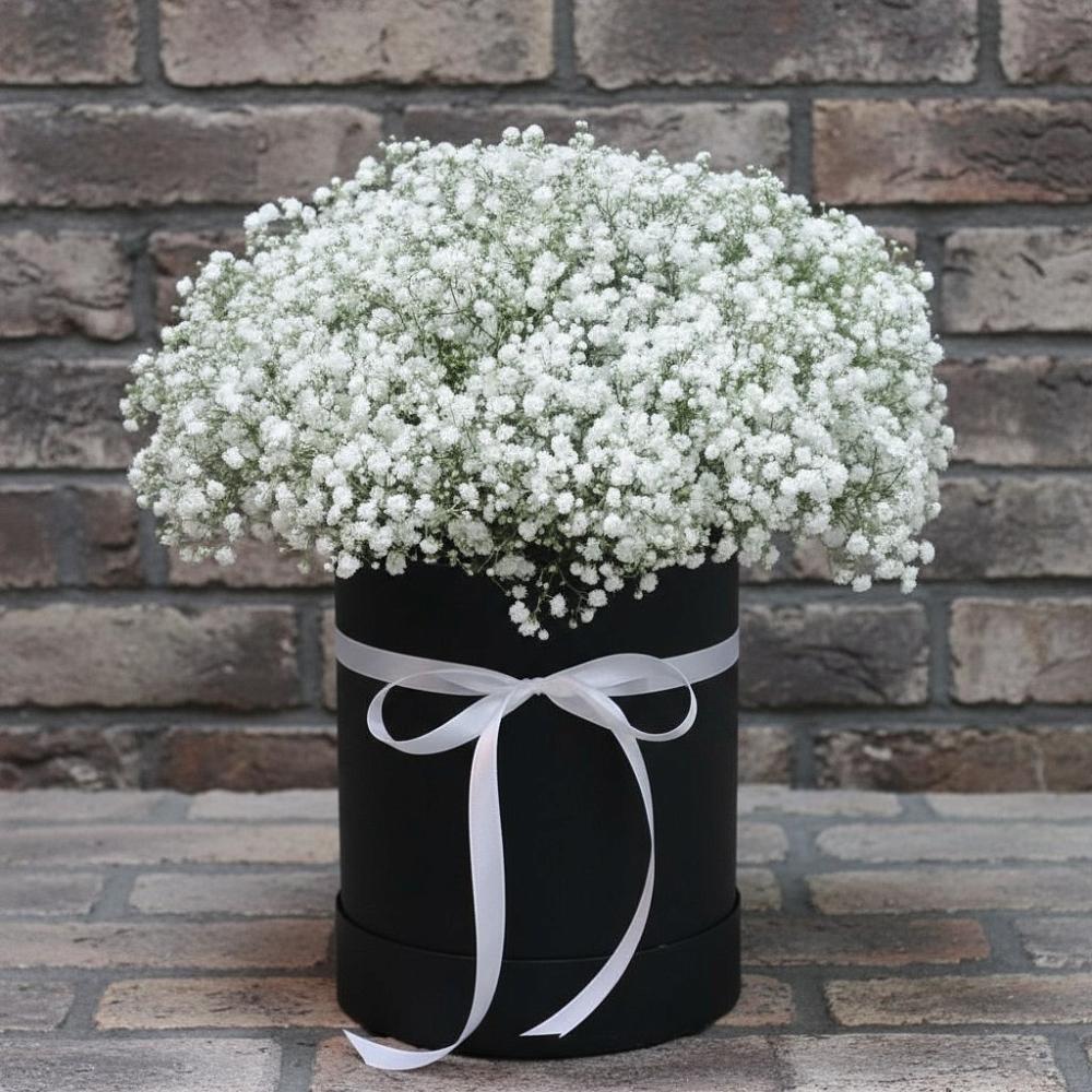 Цветочная композиция из Гипсофила в шляпной коробке в Мстёре