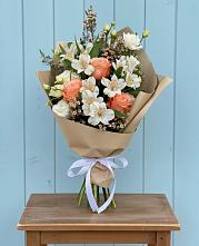 Букет цветов из:  Альстромерии, Лизиантусы, Розы и Хризантемы в Мстёре