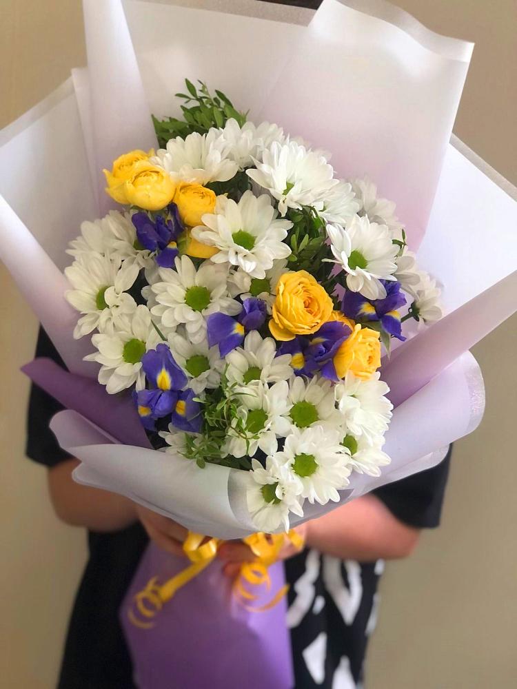 Букет цветов из: Ирисы, Хризантемы и Розы в Мстёре
