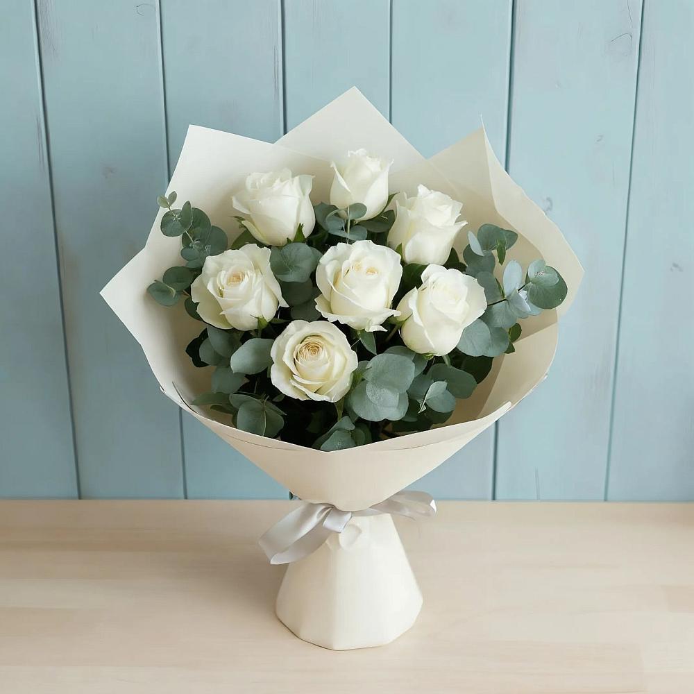 Букет Белые розы в Эвкалипте в Мстёре