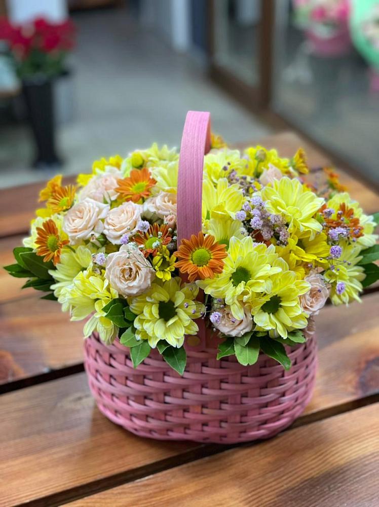 Цветочная композиция из Хризантемы и Розы в корзине в Мстёре
