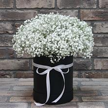 Цветочная композиция из Гипсофила в шляпной коробке в Мстёре